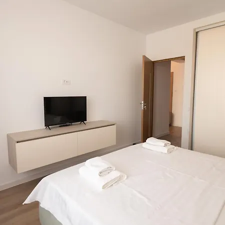 Appartamento Apartel Elia 12 *