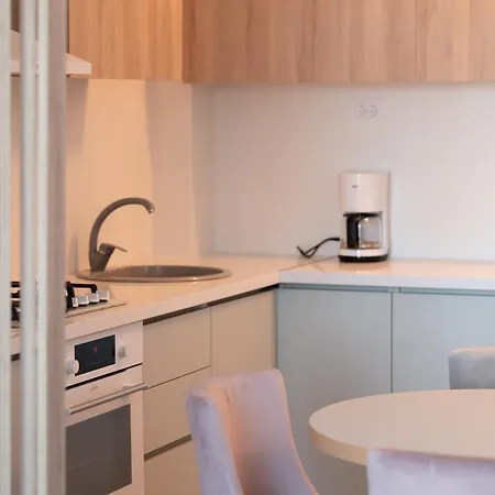Apartel Elia 12 *