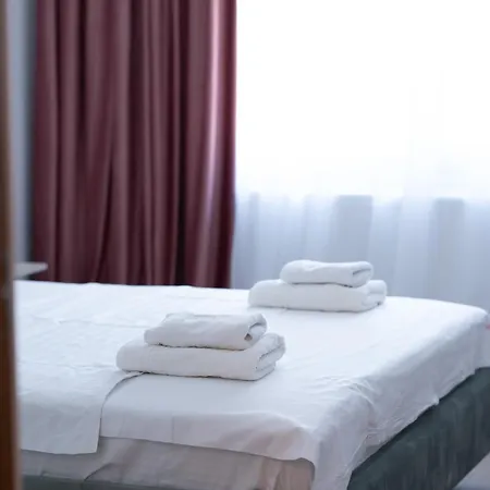 Apartel Elia 12 *